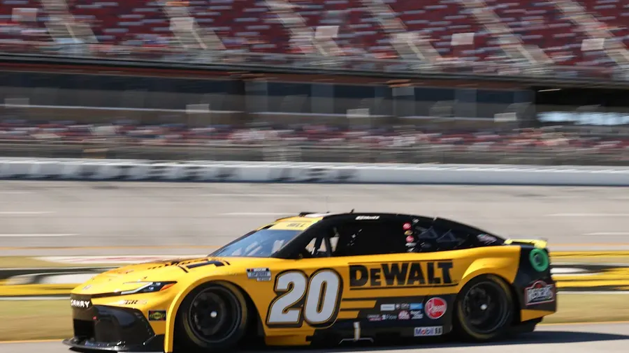 NASCAR race today time channel