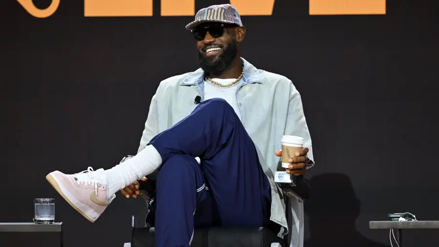 LeBron James promotes Polymarket gambling