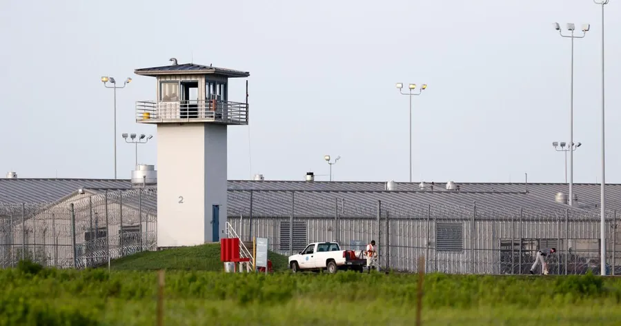 Judge orders Texas prisons to add air conditioning