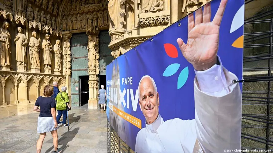 Pope Leo visits France amid 'Pope fever'