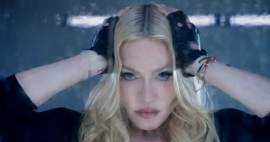 Madonna opens VMAs