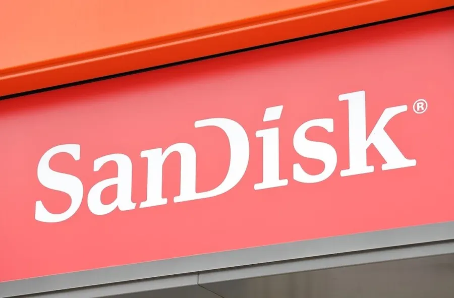 SanDisk shares fall as investors weigh earnings, China competition