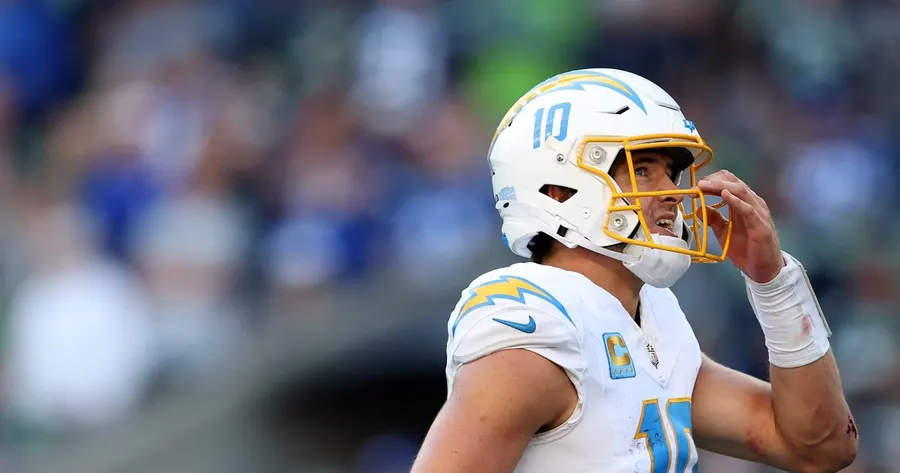 Chargers quarterback Justin Herbert struggles at 0-5 as trade talk swirls