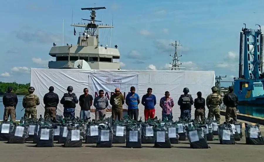 US Coast Guard and Mexico's Semar seize 1.2 tons of cocaine off Oaxaca