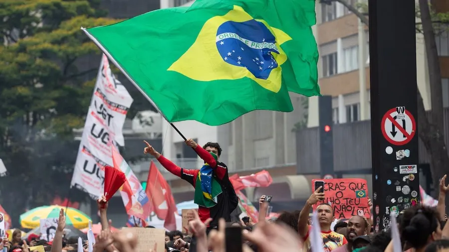 Brazil's Lula and Flávio Bolsonaro head to Oct 25 runoff