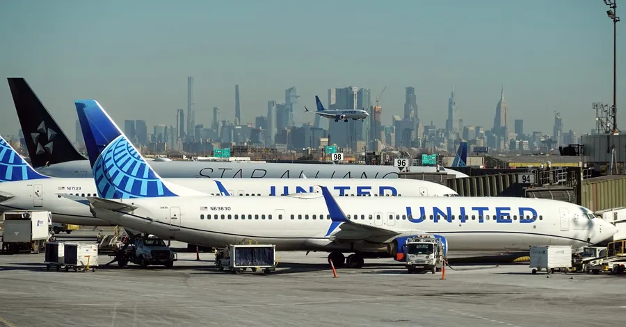United Airlines cuts 2026 profit outlook as jet fuel costs climb