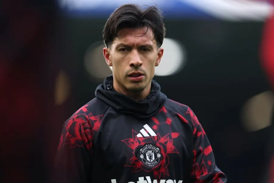 Manchester United defender Lisandro Martínez criticises club director, drawing transfer interest