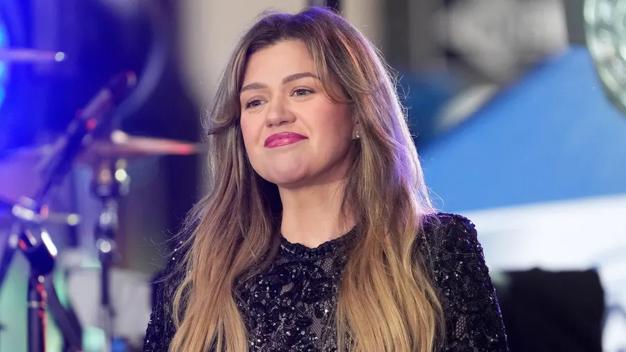 Kelly Clarkson video surfaces