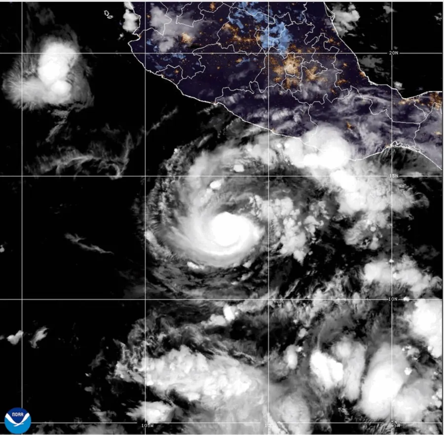 Hurricane Trudy nears Mexico's Pacific coast as a major storm