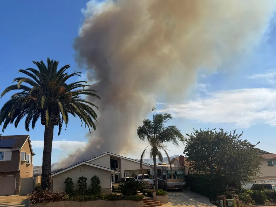 Norte Fire burns 50-70 acres in San Clemente, threatening structures