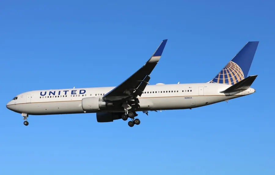 United Airlines flight UA941 emergency