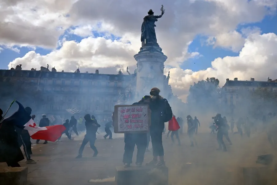 France protests over high prices and social security