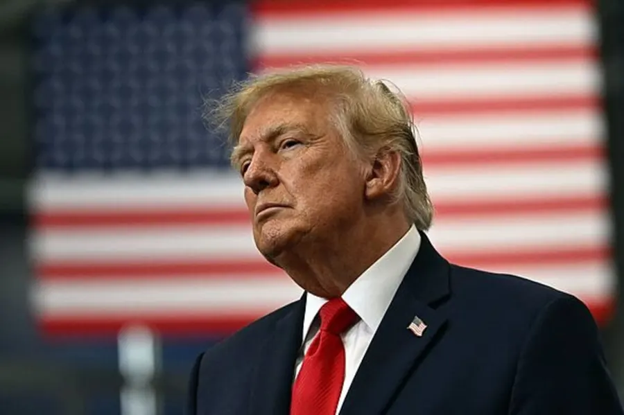 Trump health fears spike as he 'loses three weeks'