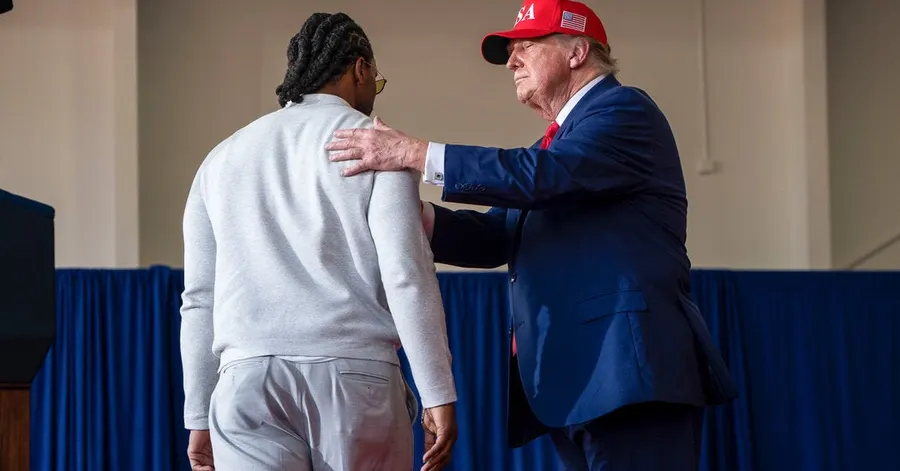 Trump praises men's bodies in campaign's final stretch