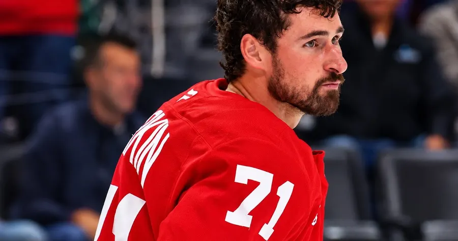 Red Wings center Dylan Larkin reportedly in advanced trade talks after June request