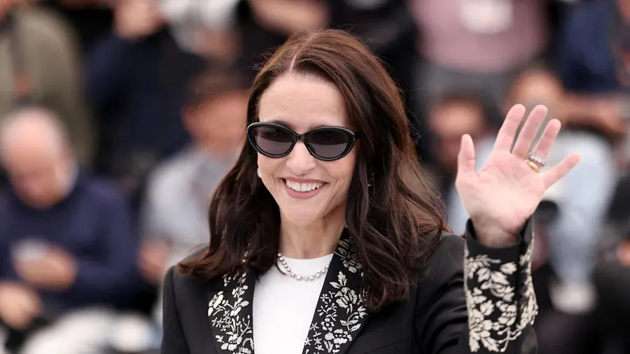 Julia Louis-Dreyfus makes Broadway debut in Other Desert Cities revival