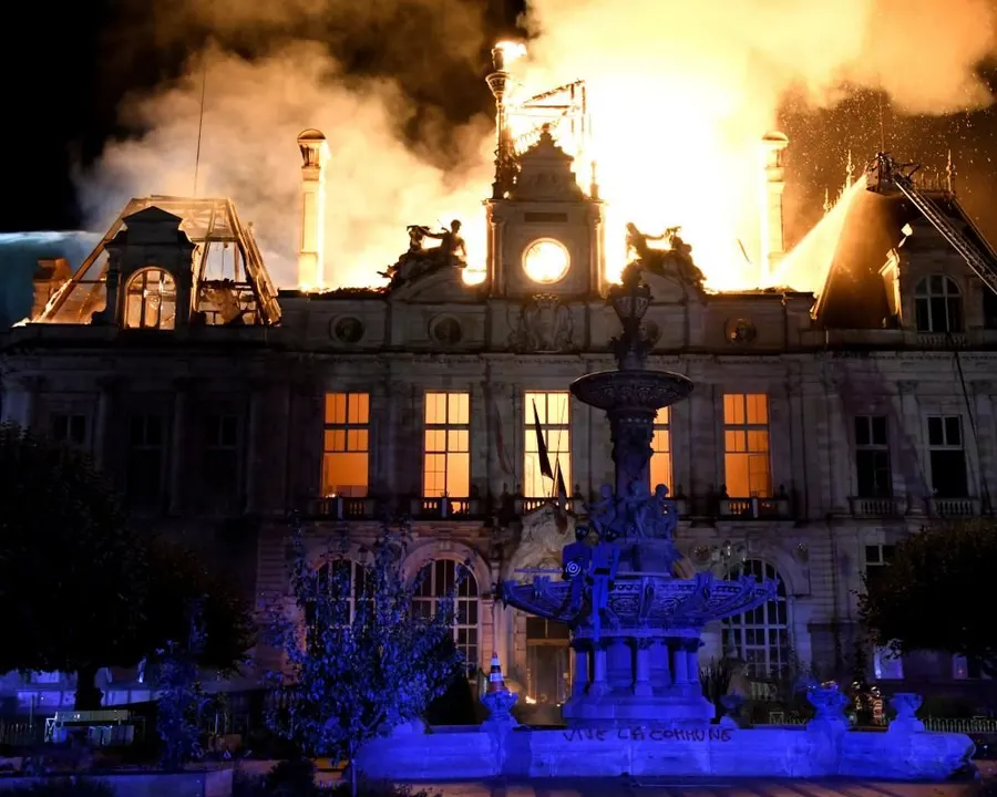 French government crisis talks after state failure