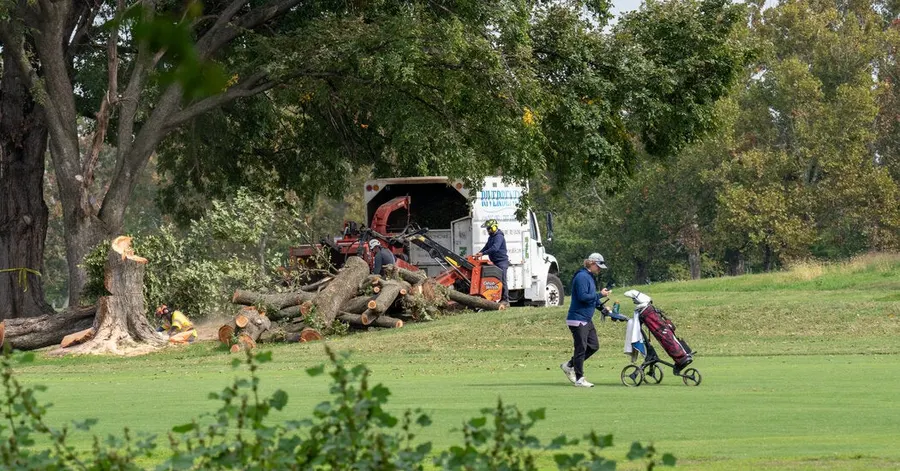 Trump plans overhaul of D.C. golf course