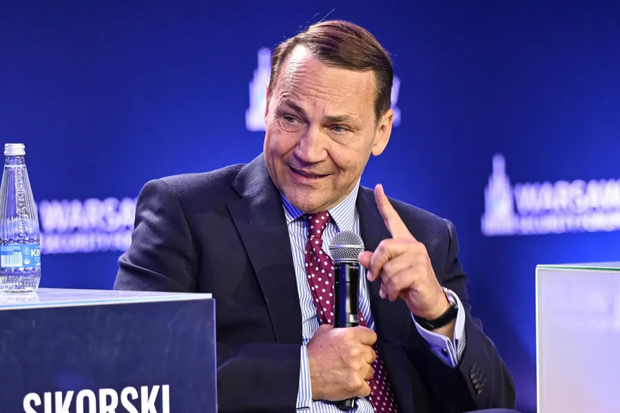 Sikorski says US halted Ukraine funding