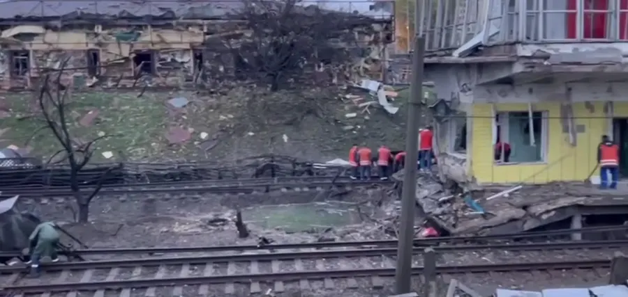 Russian strikes hit Kyiv metro station