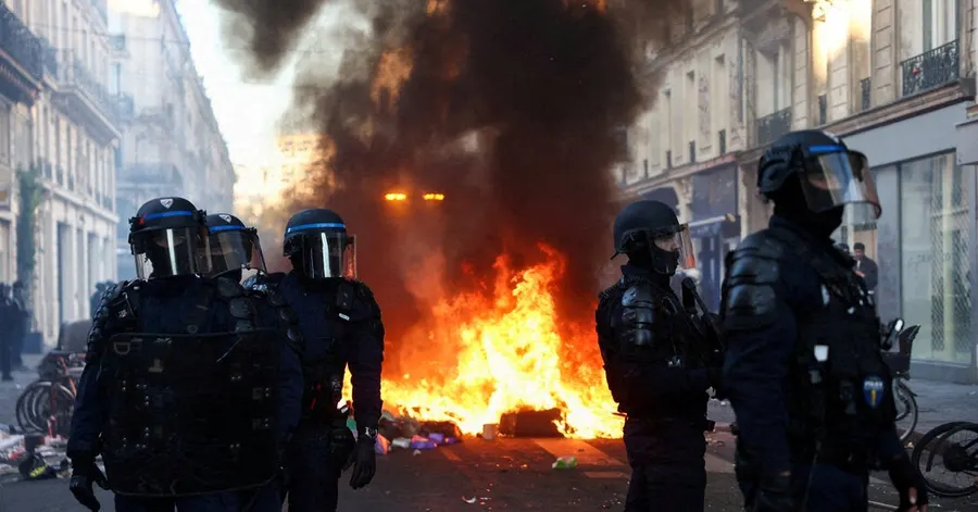 France faces market 'doom loop' amid populism
