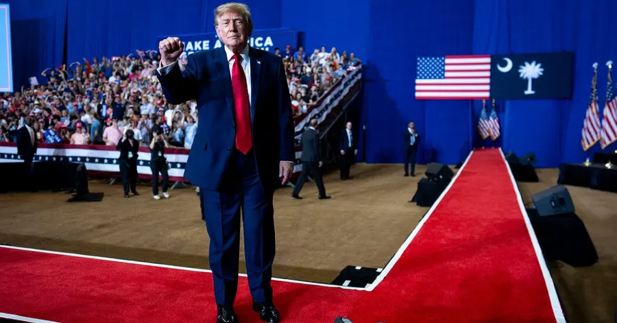 Clashes darken South Carolina rally for Trump and Graham