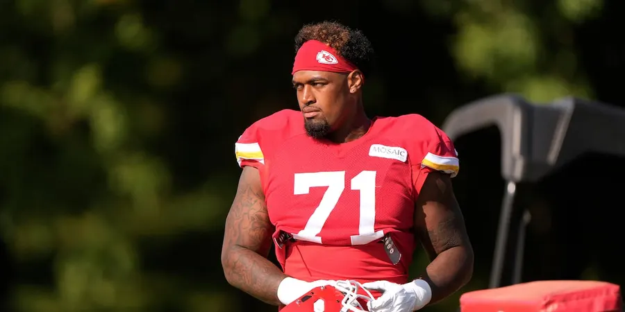 Chiefs place left tackle Josh Simmons on injured reserve over back injury