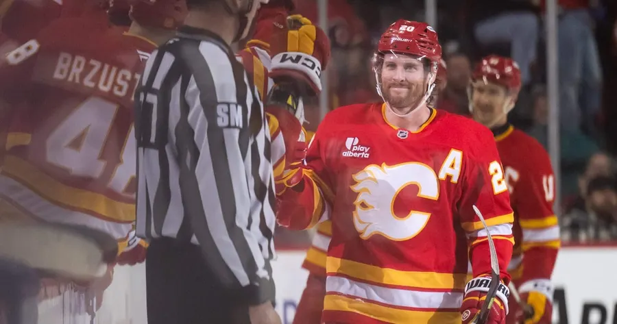 Wild forward Blake Coleman returns to Calgary and gets a standing ovation