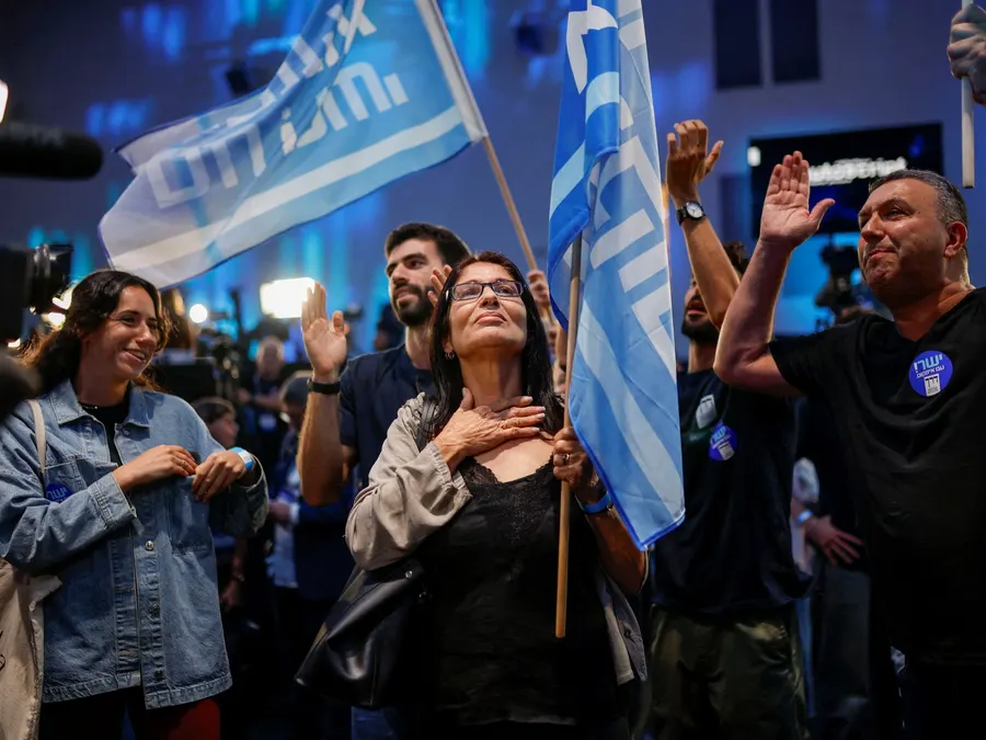 Ex-Israeli army chief Gadi Eisenkot's bloc leads Netanyahu in deadlocked election
