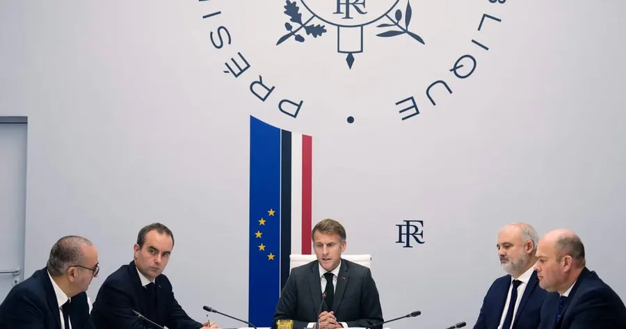 French government weighed blocking social networks amid protests