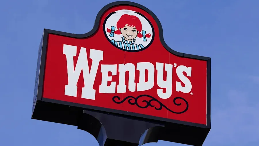 Nelson Peltz's Trian offers about $1.4 billion to take Wendy's private