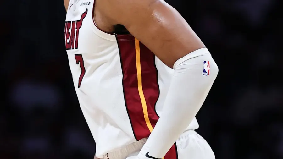 Giannis Antetokounmpo posts triple-double but Heat fall to 0-4
