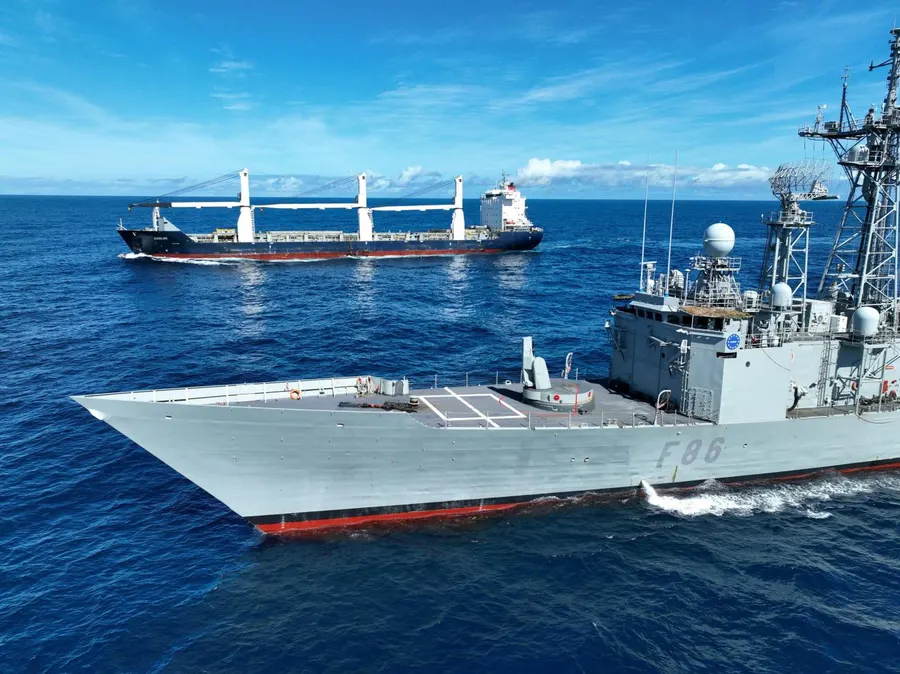 Somali pirates hijack tanker MT Honour 25; rescue kills five seafarers