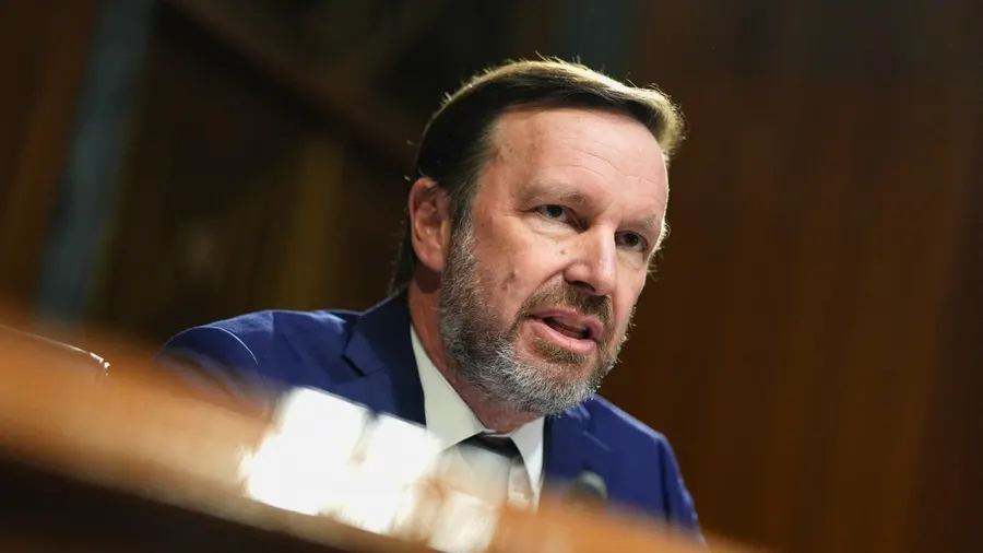 Senator calls Trump Iran war plan 'insane'